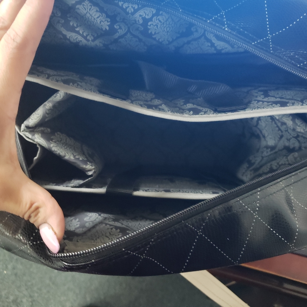 A duffle cosmetics bag from Mary Kay - Picture 4 of 6
